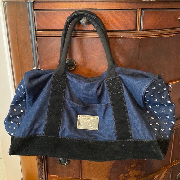 True Religion travel bag in very good condition - Picture 1 of 12